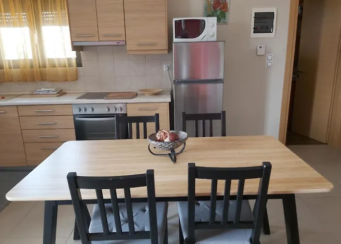 Vaso\'S Garden Apartments